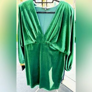 Sexy, velvety emerald green party dress